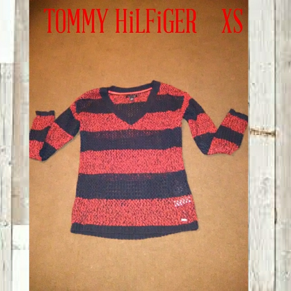 FASHiON FORWARD V-NECK SWEATER